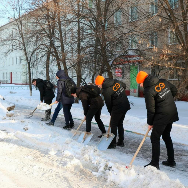 Уборка снега с крыш и территорий в Харовске