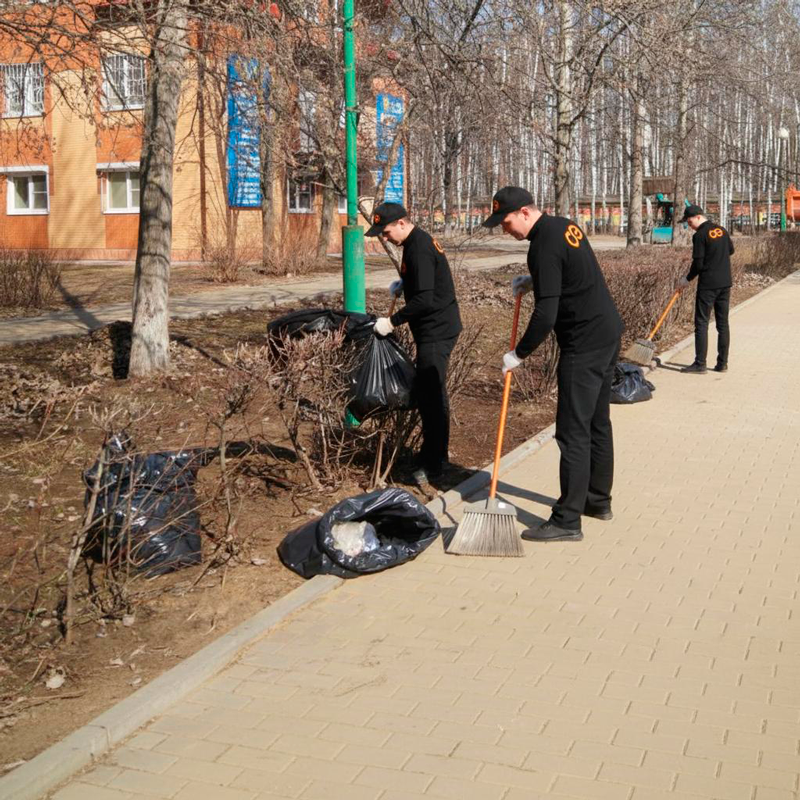 Уборка листьев в Харовске